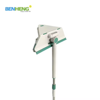 Nouvelle serpillière manuelle en acier pour murs avec manche télescopique, essoreuse intégrée, base triangulaire, grattoir pour plinthes et raclette de nettoyage de plafond