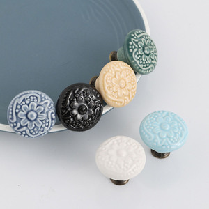 Poignée de meuble en acier et céramique à fleurs en relief antique, petit bouton de tiroir à fleurs pour <span class=keywords><strong>dressing</strong></span> ou armoire de salle de bain - Product Image 2