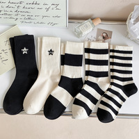 Chaussettes mi-mollet rayées noires et blanches pour femmes, nouvelles chaussettes longues en coton respirantes et anti-odeurs pour l'automne et l'hiver
