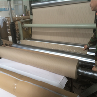 Papier perforé spécial en pâte recyclée pour l'industrie du vêtement