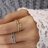 Bague ajourée en acier inoxydable plaqué or 18 carats pour femme, motif triangulaire découpé, style vintage, délicate, cadeau de fête, vente en gros, OEM