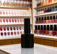 Bouteilles de vernis à ongles en verre de 8 ml, couleur personnalisée, vente en gros, flacons en verre vides uniques et élégants de 8 ml pour vernis à ongles avec pinceau