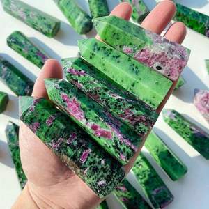 Vente en gros : Grande tour de cristal de Zoisite rubis naturelle, pointe de guérison - Product Image 1