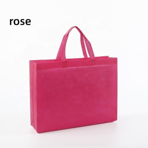 Sac fourre-tout non tissé avec logo personnalisé couleur vêtements T-shirt stockage sac fourre-tout emballage cadeau sacs en tissu - Product Image 6