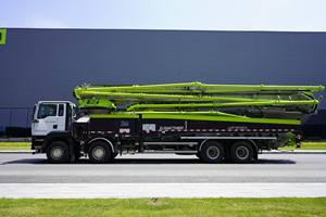 Pompe à béton montée sur <span class=keywords><strong>camion</strong></span> ZLJ5460THBKF 62X-6RZ 4 essieux 62m <span class=keywords><strong>avec</strong></span> flèche à 6 sections - Product Image 2