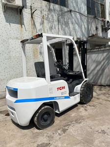 รถยก LPG TCM 30 ของ UniCarriers เสากระโดงสามท่อน ยางลม ระบบขับเคลื่อนแบบนั่งขับ รุ่นมือสอง เครื่องยนต์ดีเซล Cummins - Product Image 2