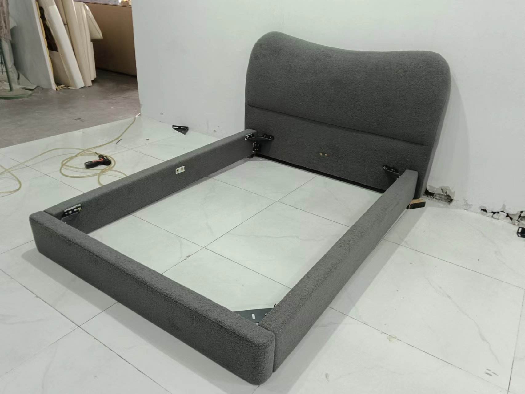 สีเทาเข้ม