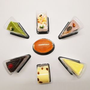 Kotak kue segitiga plastik sekali pakai bening besar kustom kotak kemasan gurun tiramisu untuk kue mini wadah segitiga
