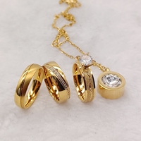 Alliances pour époux en plaqué acier inoxydable 5A Cz Diamant Amour Ensembles de mariée Plaqué or 24K Bagues de fiançailles de mariage Pendentif pour couples