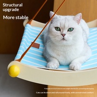 Hamac de fenêtre pour chat en gros avec sangles de suspension et surface de couchage rayée pour le repos quotidien et le bain de soleil
