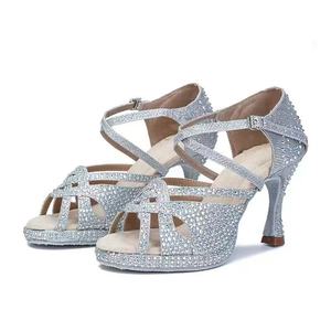 Chaussures <span class=keywords><strong>de</strong></span> <span class=keywords><strong>danse</strong></span> <span class=keywords><strong>latine</strong></span> en <span class=keywords><strong>strass</strong></span> pour femmes avec dessus en satin Talons moyens Performance Tango Jazz Salsa Chaussures <span class=keywords><strong>de</strong></span> <span class=keywords><strong>danse</strong></span> - Product Image 6