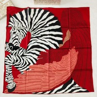 Écharpe en soie de mûrier personnalisée en gros, conception de motif gratuite, impression double face, ourlet fait main