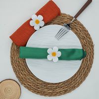 Grosir Cincin Serbet Rajut Bordir Gaya Korea Baru dengan 5 Kelopak Bunga, Tempat Serbet Daisy Kecil Buatan Tangan untuk Dekorasi Meja