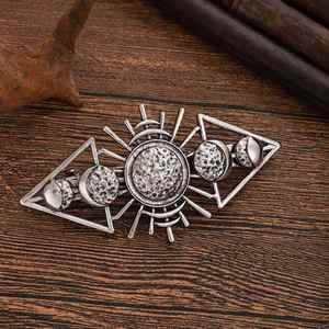 Horquilla de Pelo Retro Vikinga con Luna, Adorno de Pelo de Moda con Dios Lunar, Pinza Francesa Pagana Escandinava Noruega con Triple Lobo, Horquilla Gótica - Product Image 5