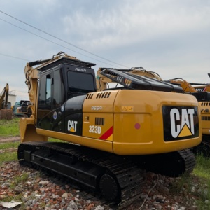 Excavatrice sur chenilles d'occasion japonaise Carter 323D de 23 tonnes, très demandée, pour travaux moyens et lourds, avec peu d'heures de fonctionnement et hydraulique stable. - Product Image 1