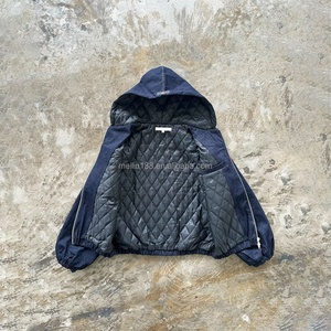 Fabricant de vestes zippées personnalisées en jean délavé vintage, sweats à capuche en jean surdimensionnés, chauds et matelassés - Product Image 2