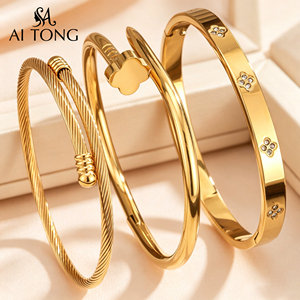 Bracciali a Polsino in Acciaio Inossidabile Placcato Oro 18K PVD con Quadrifoglio Intarsiato in Zirconi, Gioielli Regolabili alla Moda <span class=keywords><strong>per</strong></span> Donne - Product Image 3