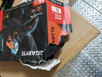 Carte graphique Gigabyte Radeon RX 7800 XT GAMING OC 16 Go GDDR6 PCIe4.0 RDNA3 FSR3, boîte d'origine endommagée, carte intacte en stock