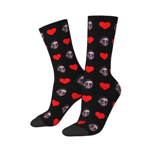 Chaussettes en coton à logo personnalisé Chaussettes de haute qualité avec visage drôle Cadeaux amusants pour hommes femmes Chaussettes de sport personnalisées Sous-vêtements - Product Image 6
