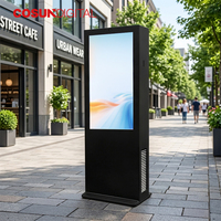 Totem numérique vertical double face à écran tactile étanche IP65 pour affichage extérieur en magasin de détail ou centre commercial