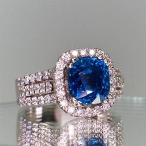 Anello di Lusso con Gemma Blu per Donne, Elegante Gioiello da Dito alla Moda - Product Image 1