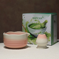 Set de Matcha Rose Personnalisé en Forme de Fleur Rose Bol à Matcha en Céramique Chawan avec Bec 4pcs Matcha Coffret Cadeau de Départ de Voyage