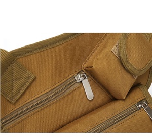 Sacoche de cuisse noire durable multi-poches pour le transport sécurisé des équipements de cyclisme et de randonnée en extérieur - Product Image 2