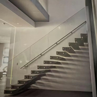 Escaliers droits en acier inoxydable personnalisés pour villa moderne Application intérieure en bois massif durable Garde-corps en verre pour appartements