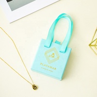 Boîte à bijoux en papier rigide de luxe avec logo personnalisé A1, poignée en ruban exquis, emballage pour collier, bague, boîte cadeau de marque en gros