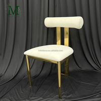 Chaise de banquet de mariage en velours blanc avec pieds en acier inoxydable doré, design empilable, chaise de mariage à louer