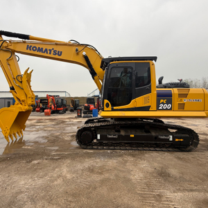 รถขุดไฮดรอลิกแบบตีนตะขาบ Komatsu PC200/PC300/PC400 ขนาด 20 ตัน ประสิทธิภาพดี มือสอง สภาพดี เครื่องยนต์ เกียร์ และมอเตอร์เดิมจากโรงงาน ได้มาตรฐาน EPA - Product Image 1