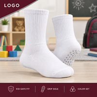 Chaussettes antidérapantes pour bébés et enfants, à bord large, bout plat, taille par âge, blanches, avec semelle à adhérence discrète, ajustement doux