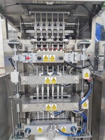 Machine d'emballage automatique Foison 6 lignes pour le remplissage et le scellage de liquides et de pâtes, avec ensacheuse dorsale pour bain de bouche et dentifrice