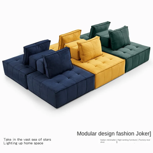 Achat à l'étranger : Canapé une place carré rembourré en tissu Teddy orange artisanal pour petit appartement, villa et centre commercial - Product Image 2