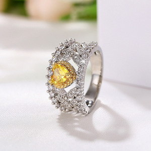 Anello Vintage a Cuore Traforato per Donne, Elegante Gioiello da Indossare all'Indice - Product Image 3