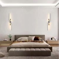 Applique murale LED minimaliste moderne en fer, design luxueux et simple avec télécommande, idéale pour chambre, salon, canapé et fond TV