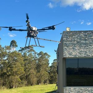 Dron de Limpieza JIUSI D15R para Techos, Paneles Solares, Edificios Altos, Limpieza de Ventanas de Vidrio, Dron de Limpieza a Presión - Product Image 1