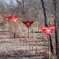 Dingfei personnalisé rouge jaune haute visibilité symboles d'alerte en PVC réfléchissants Mines avertissement panneau de danger