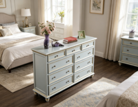 Commode traditionnelle en bois massif bleu clair à 10 tiroirs avec garniture et boutons dorés, multi-usages pour le rangement de la chambre