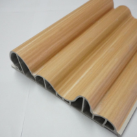 Paneles de pared WPC duraderos con diseños de listones modernos Decoraciones interiores y exteriores de madera Función impermeable