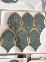 Mosaïque de marbre poli au jet d'eau moderne, design irrégulier, pour crédence murale intérieure de cuisine et salle de bain
