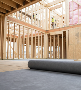 Membrana impermeable y transpirable avanzada diseñada para una mejor regulación del flujo de aire y la humedad, y una protección estructural duradera. - Product Image 3