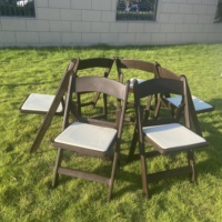 Chaise pliante en résine de haute qualité pour événements extérieurs, fêtes, mariages, banquets et réceptions, avec finition imitation bois, vente en gros