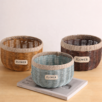 Panier de couverture de pot de plante en rotin imitation avec bord enveloppé pour le rangement des plantes vertes sur le bureau