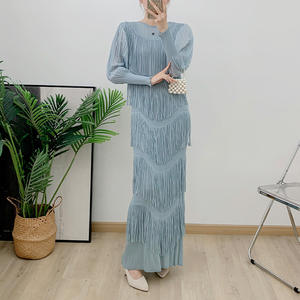 ชุดเดรสลำลองยาวถึงพื้นสำหรับผู้หญิง รุ่น Miyake คอลเลคชั่นฤดูใบไม้ร่วง ปี 2024 ดีไซน์ใหม่ แต่งระบายพู่ ตัดต่อผ้า ทรงเอวธรรมชาติ แขนทรงโคมไฟ - Product Image 4