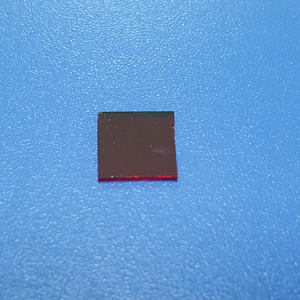 Haute qualité IR film enduit filtre passe-bande 635nm laser transmissivité> <span class=keywords><strong>92</strong></span>% <span class=keywords><strong>asahi</strong></span> verre filtre rouge lumière laser filtre - Product Image 3