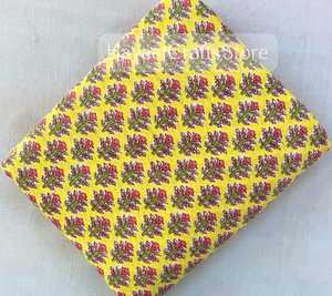 Tela decorativa para el hogar, lavable, con diseño tradicional estampado en bloques de algodón amarillo con motivos florales. - Product Image 4