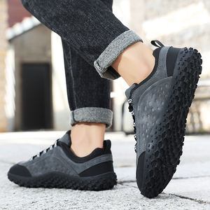 รองเท้าผู้ชายสไตล์ใหม่ ไซส์ใหญ่ หัวรองเท้ากว้าง พื้นยางกันลื่น ใส่สบาย เหมาะสำหรับเดินป่า กิจกรรมกลางแจ้ง รองเท้าแบบเท้าเปล่า รองเท้าผ้าใบ - Product Image 5