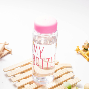 Produits en gros OEM Bouteille d'eau de 500 ml pour enfants <span class=keywords><strong>Shaker</strong></span> à protéines Bouteilles à jus avec couvercle vert Bouteille d'eau propre en plastique personnalisée - Product Image 3