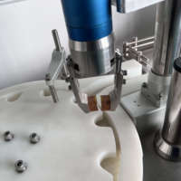 Machine de capsulage de fermeture de remplissage de bouteilles de table de bureau semi-automatique